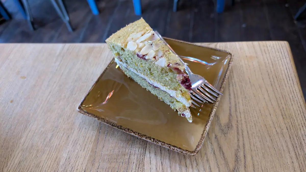Cakes & Bakes – cake shop in Sutton, London